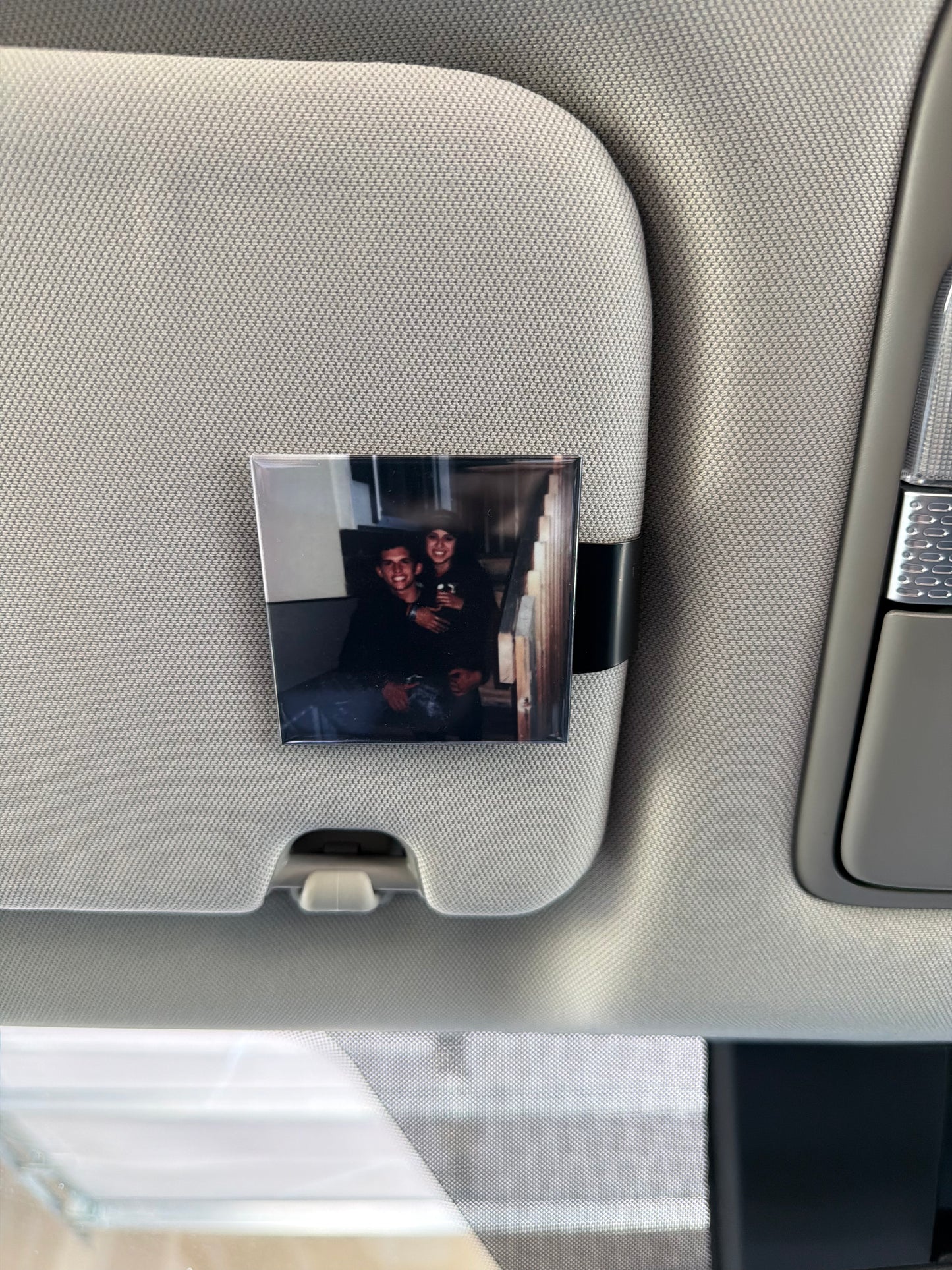 Magnetic Car Visor Clip | Daily Reminder Photo Holder